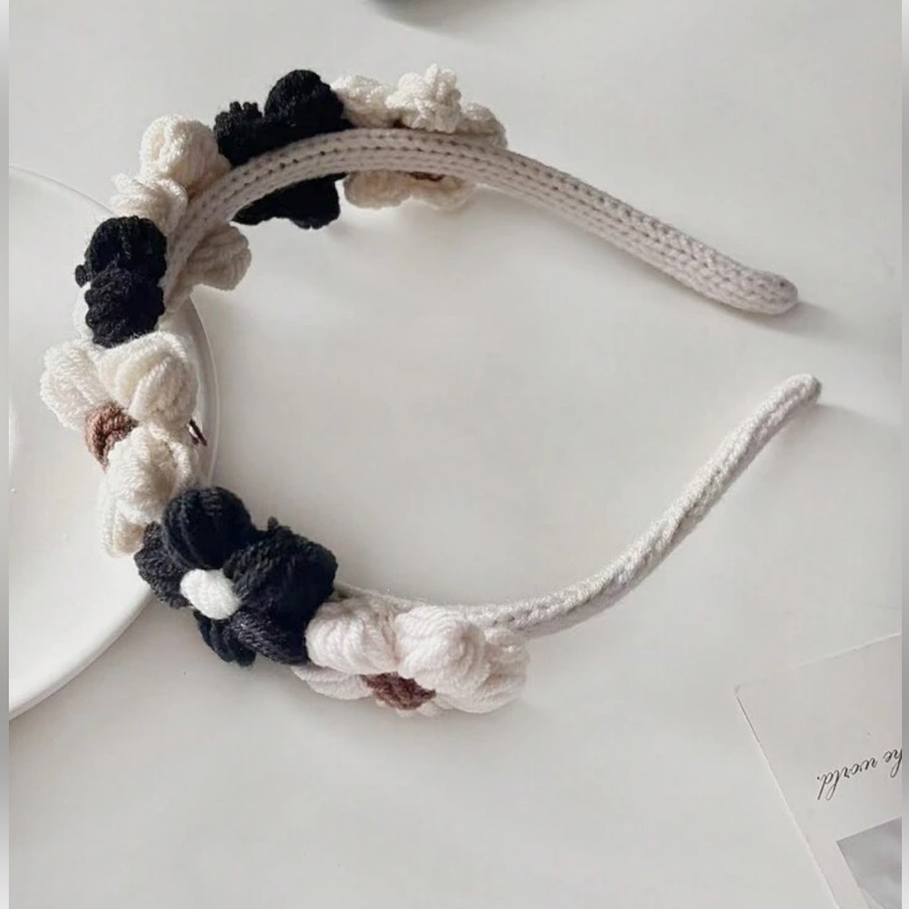 Floral Knit Headband in Black and Cream